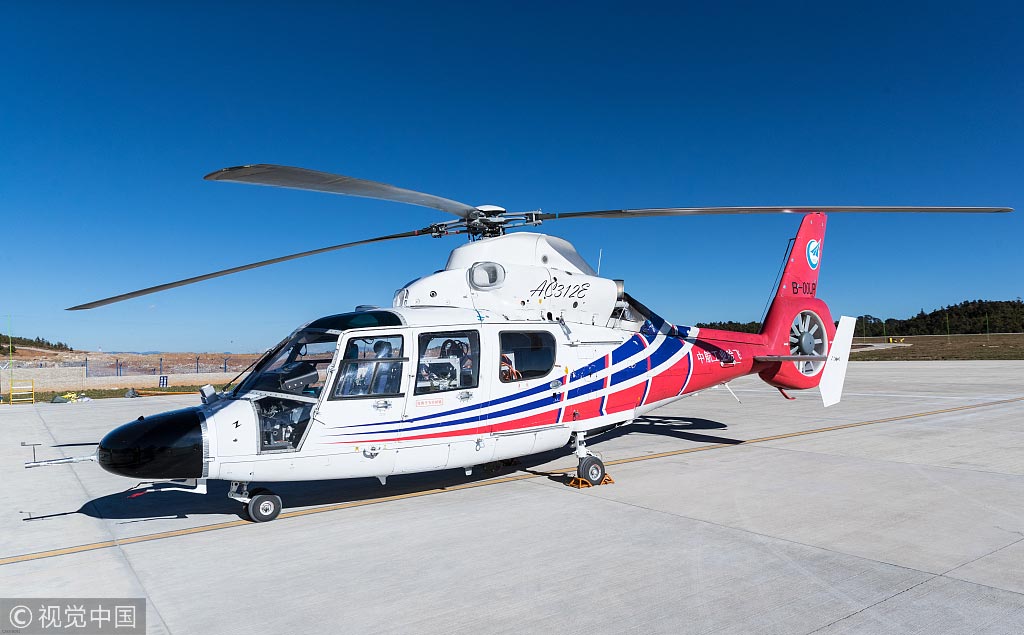 11月21日，在云南高原昔日“驼峰航线”上，国产民用直升机AC312E成功完成高原试飞的“收官一飞”。